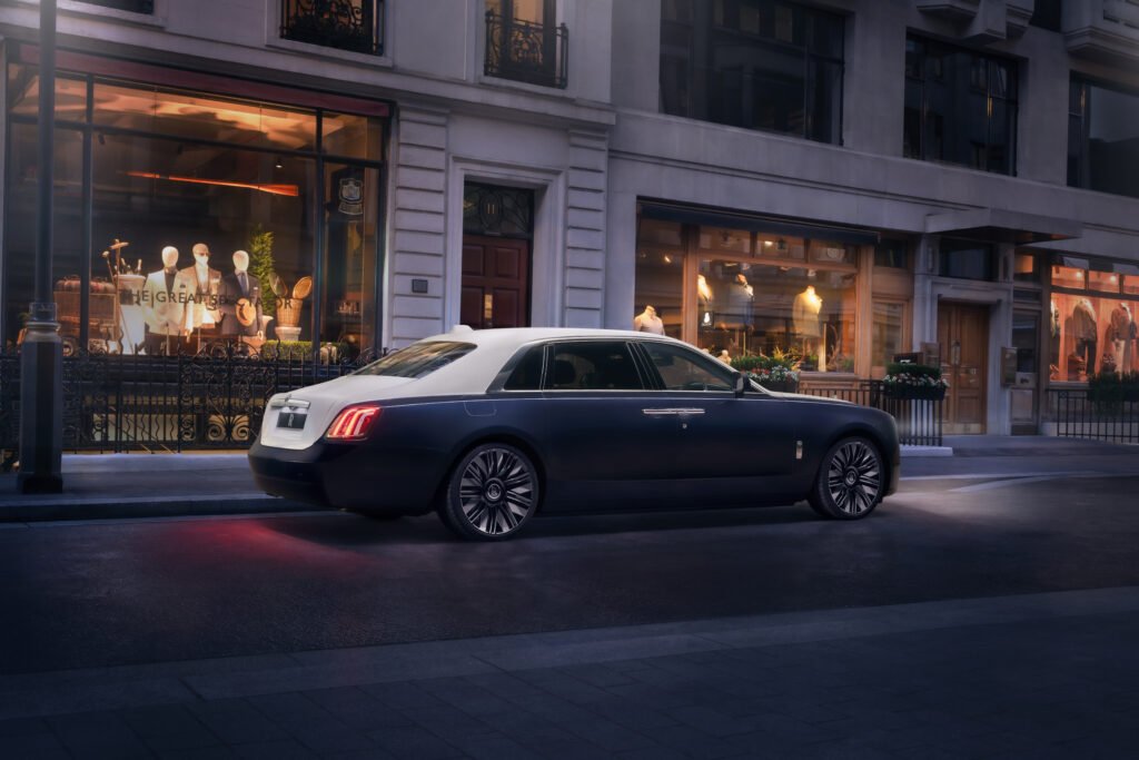 P90649546_highRes_rolls-royce-ghost-sa