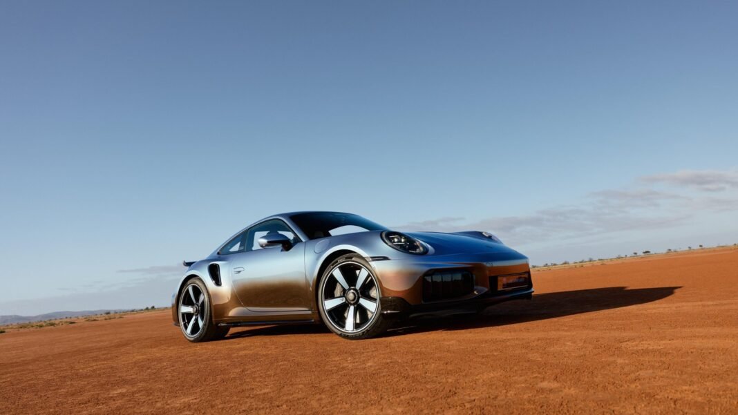 Za ovu Porsche boju trebalo je više od 300 sati rada — napravljen je samo jedan ovakav 911 911 Turbo S Land Down Under, Interior, 2026, Porsche Cars Australia
